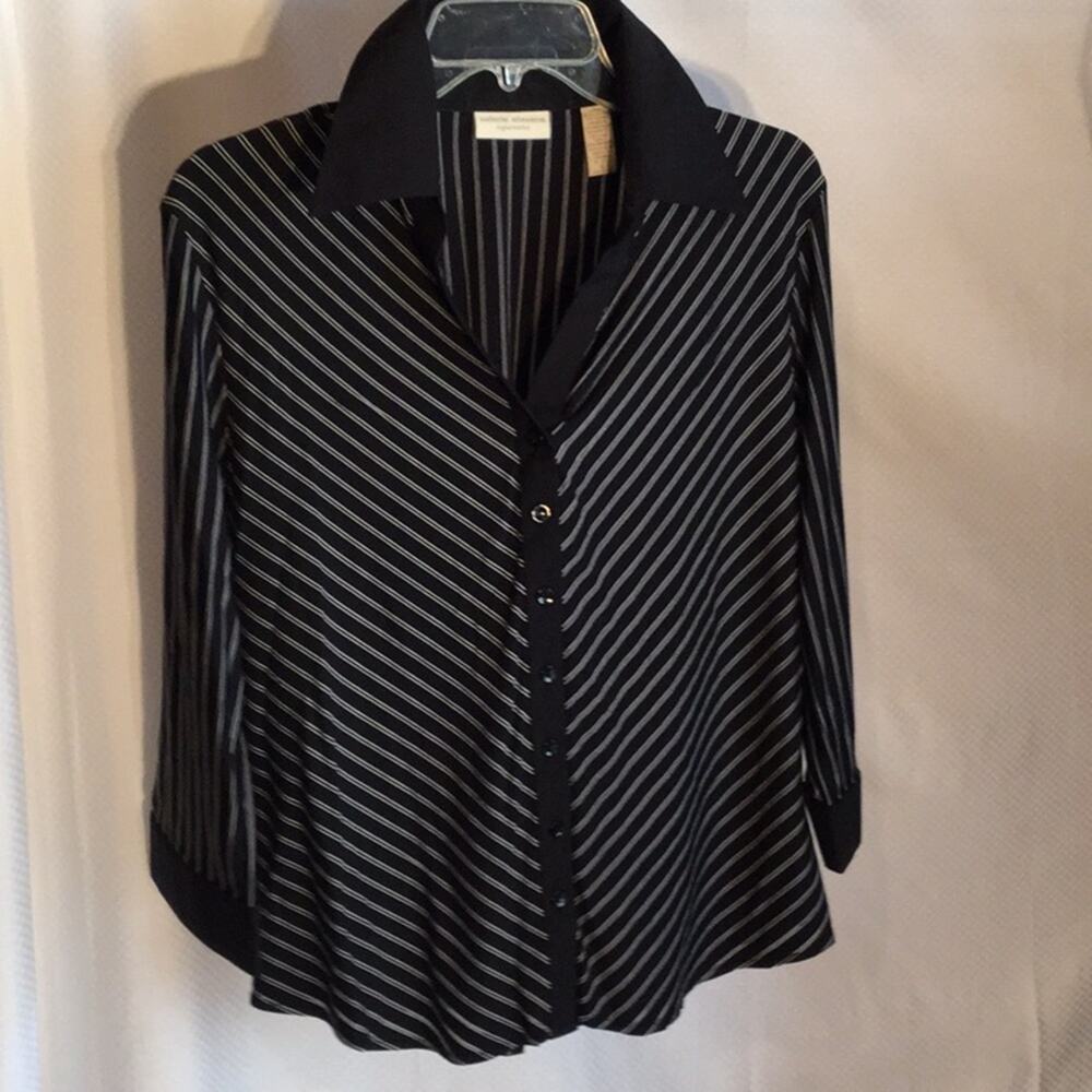 Black/ white 3/4 sleeve stretch top with collar